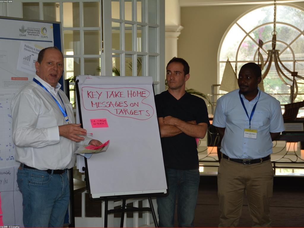 ផលប៉ះពាល់នៃព័ត៌មានបាការ៉ាត់ដល់ការសម្រេចចិត្តរបស់មនុស្ស